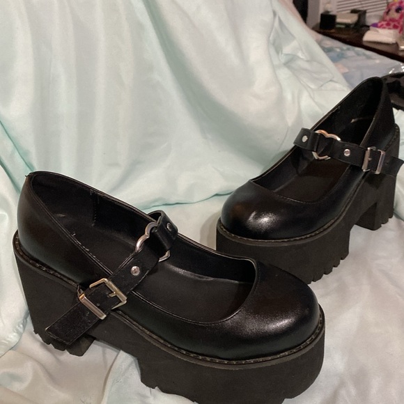 Black Mary Jane platforms size 9 - Picture 4 of 4